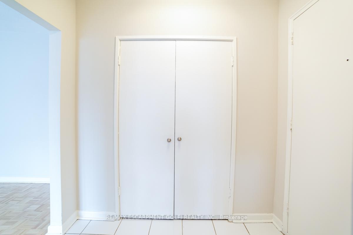 Photo 6 of Unit 6, 2433 First Street, Burlington, Brant — HOMEH