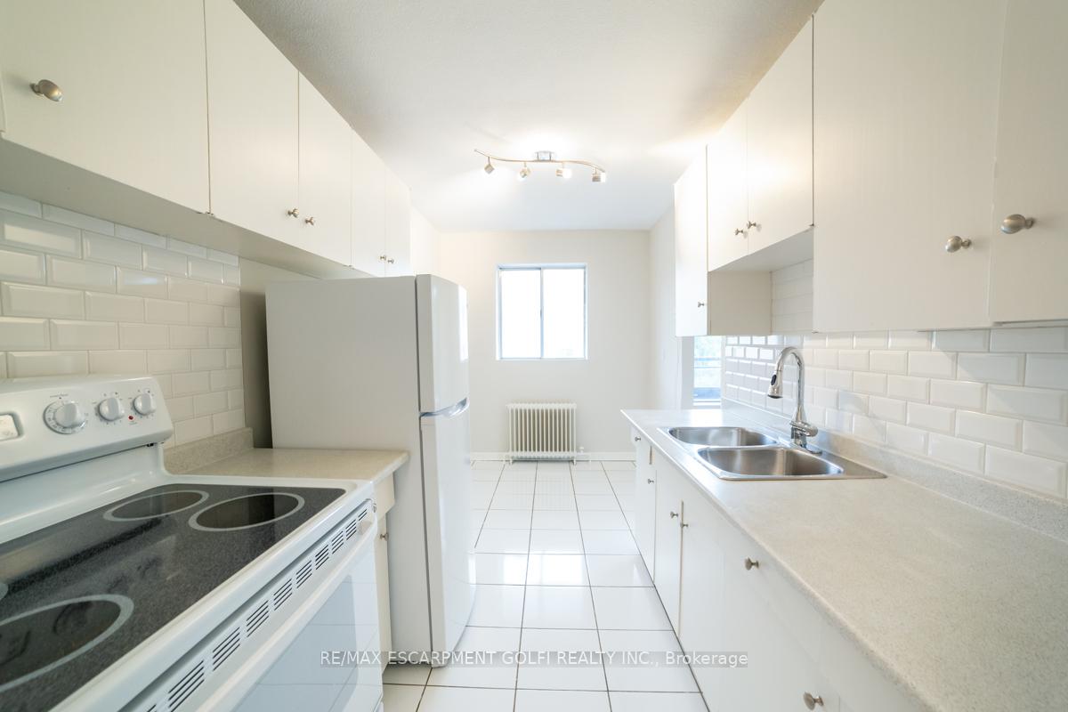 Photo 9 of Unit 6, 2433 First Street, Burlington, Brant — HOMEH