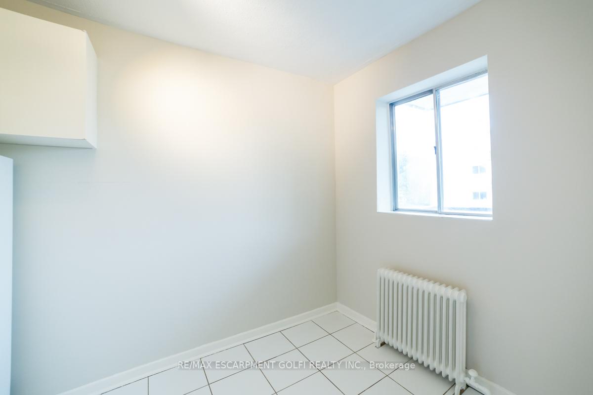 Photo 11 of Unit 6, 2433 First Street, Burlington, Brant — HOMEH