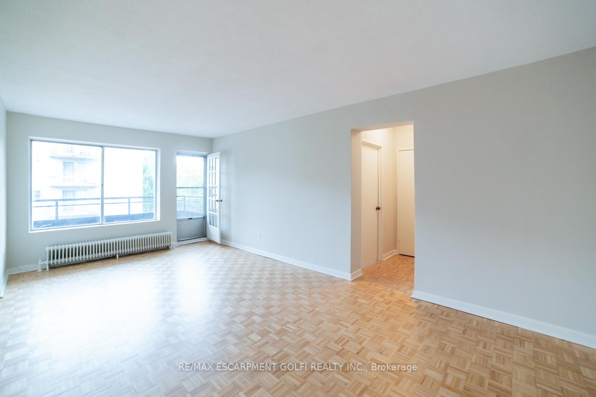 Photo 12 of Unit 6, 2433 First Street, Burlington, Brant — HOMEH