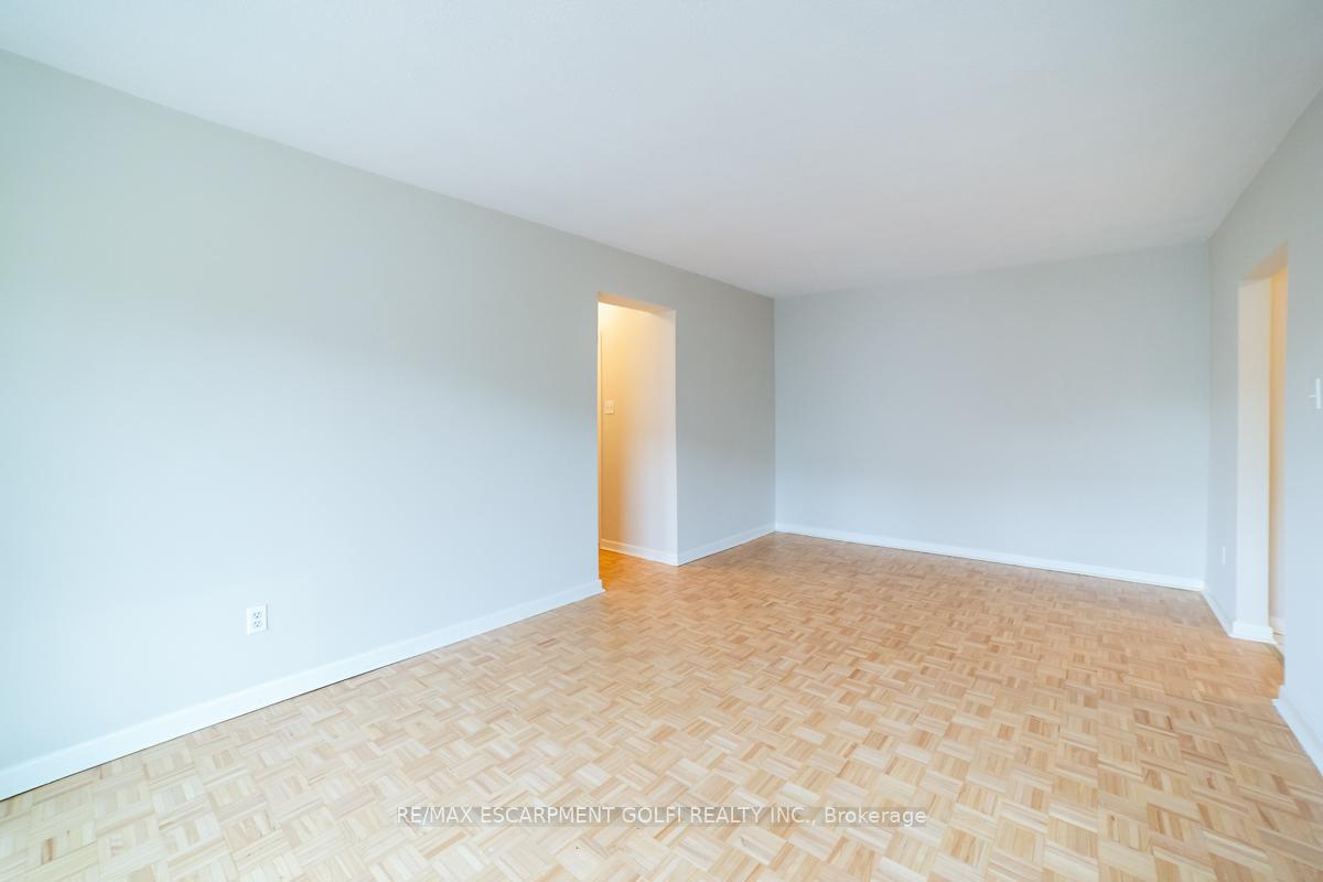 Photo 13 of Unit 6, 2433 First Street, Burlington, Brant — HOMEH