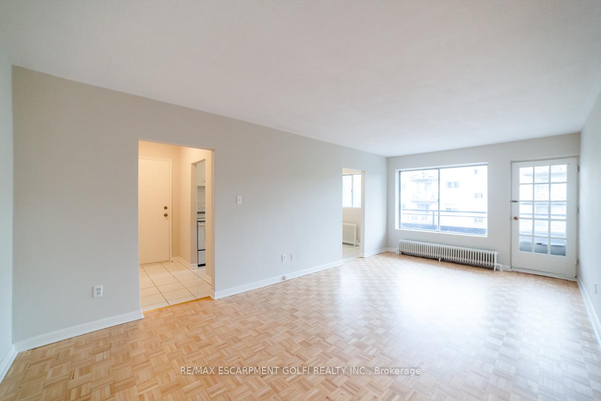 Photo 16 of Unit 6, 2433 First Street, Burlington, Brant — HOMEH