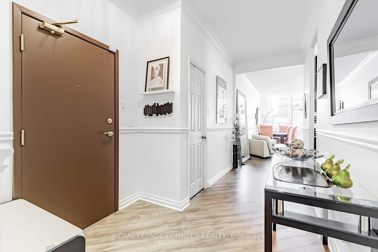 Photo 2 of Unit 122, 7905 Bayview Avenue, Markham, Thornhill — HOMEH