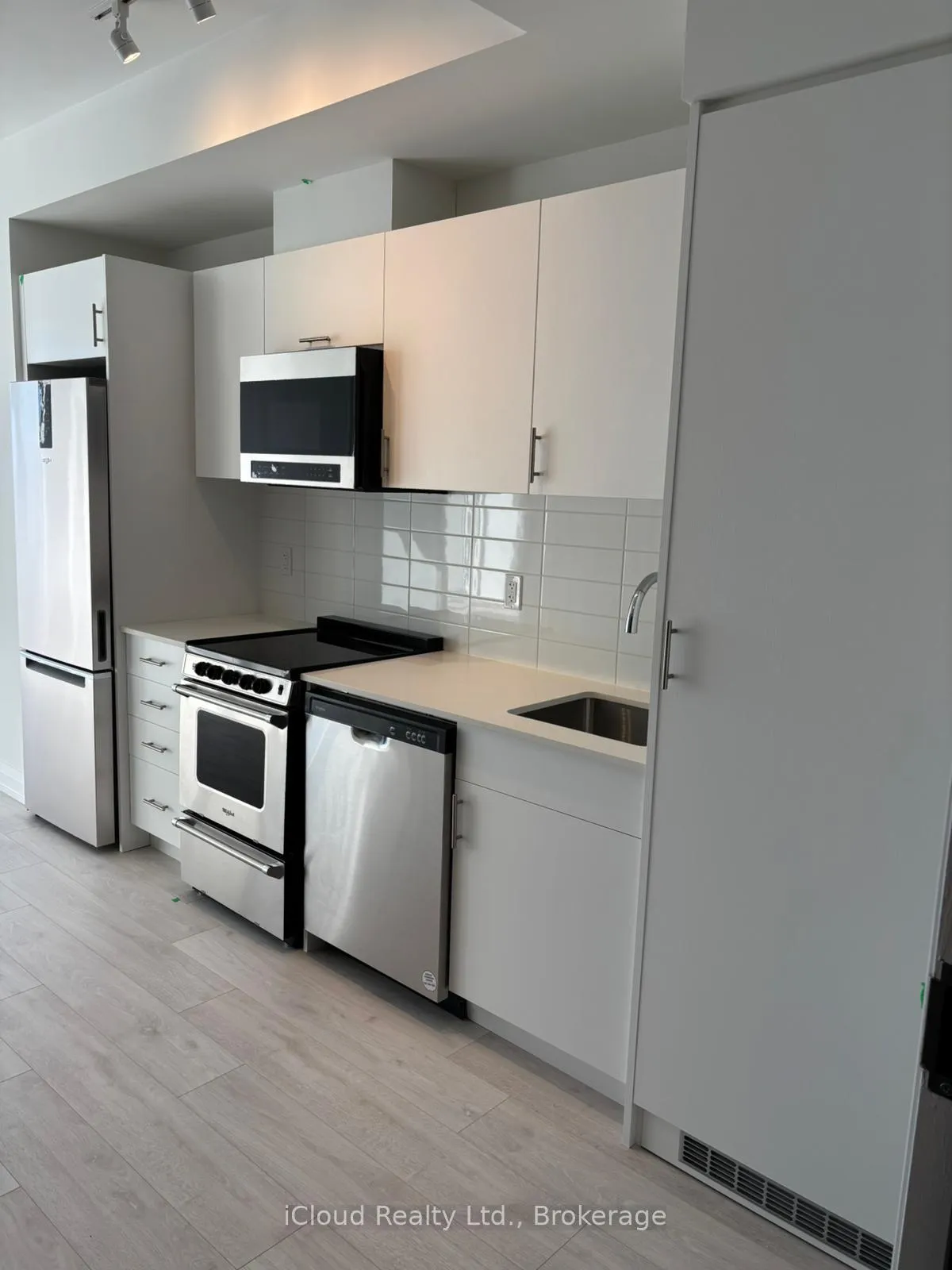 Photo 7 of Unit 708, 412 Silver Maple Road, Oakville, Joshua Meadows — HOMEH