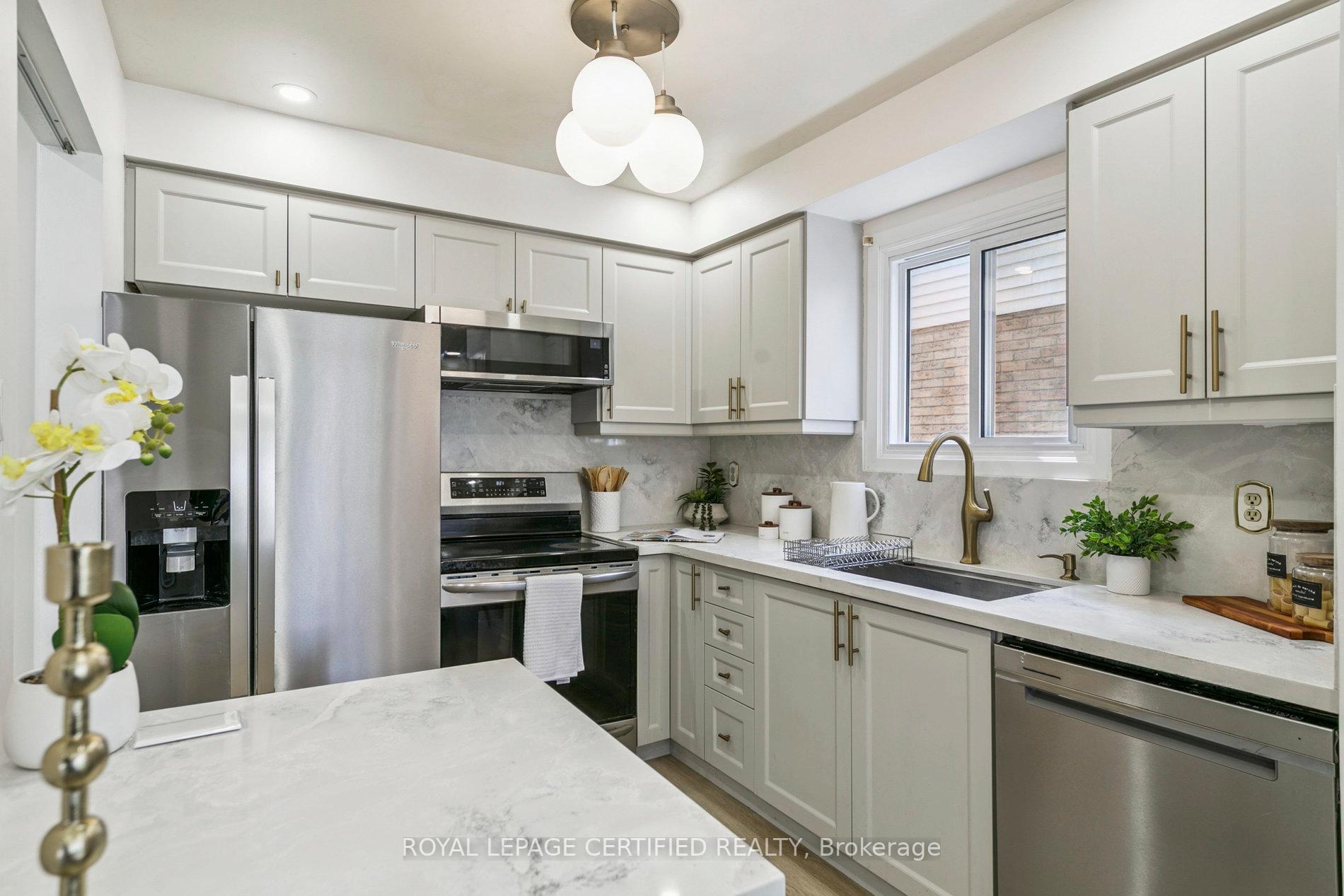 Photo 6 of Unit 3, 3455 Caplan Crescent, Burlington, Roseland — HOMEH