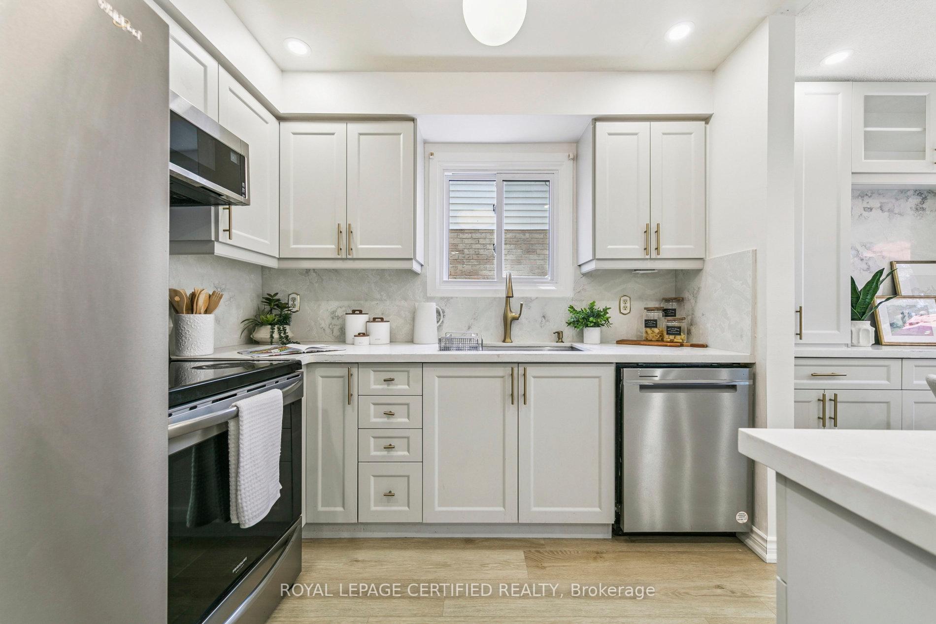Photo 7 of Unit 3, 3455 Caplan Crescent, Burlington, Roseland — HOMEH