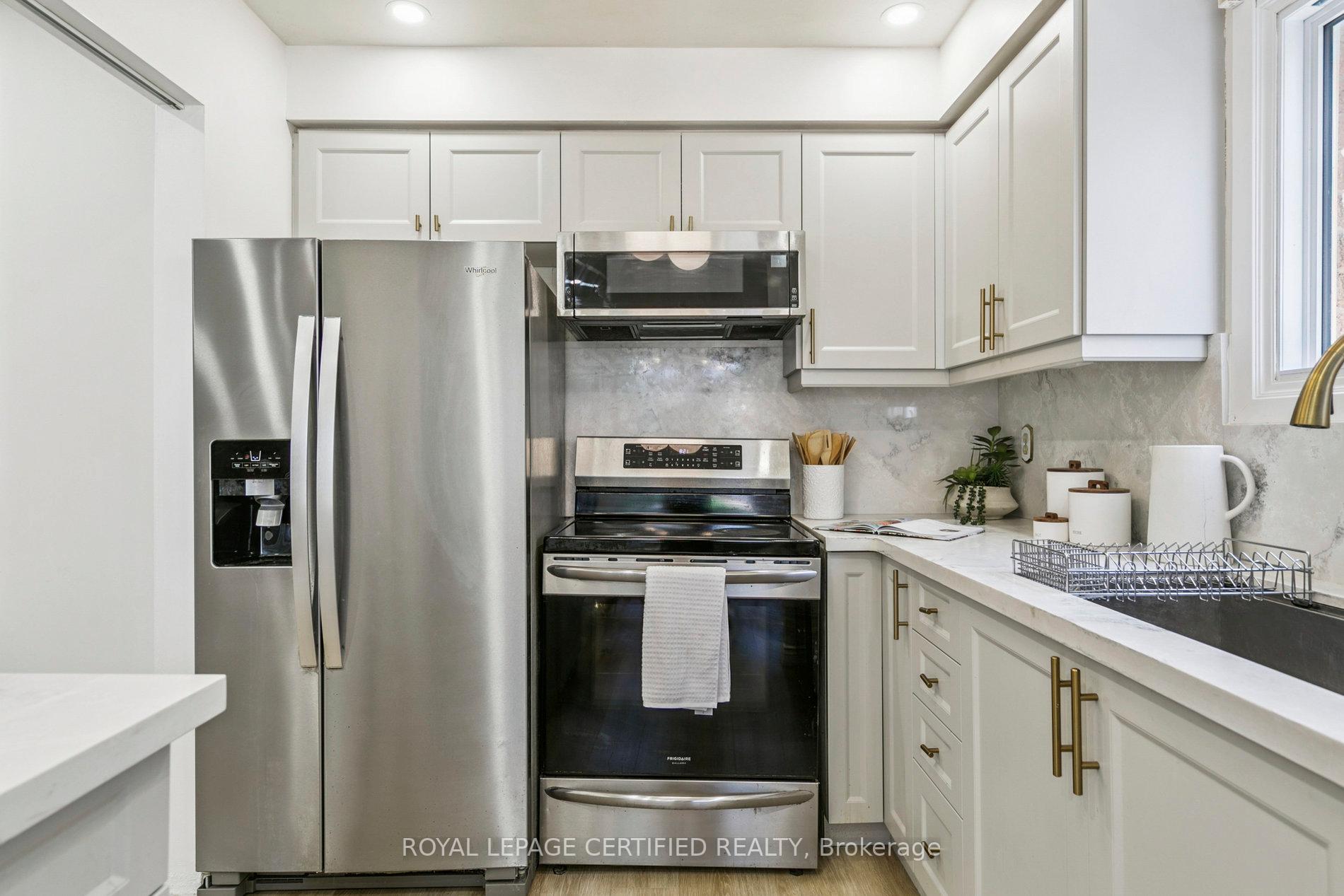 Photo 8 of Unit 3, 3455 Caplan Crescent, Burlington, Roseland — HOMEH