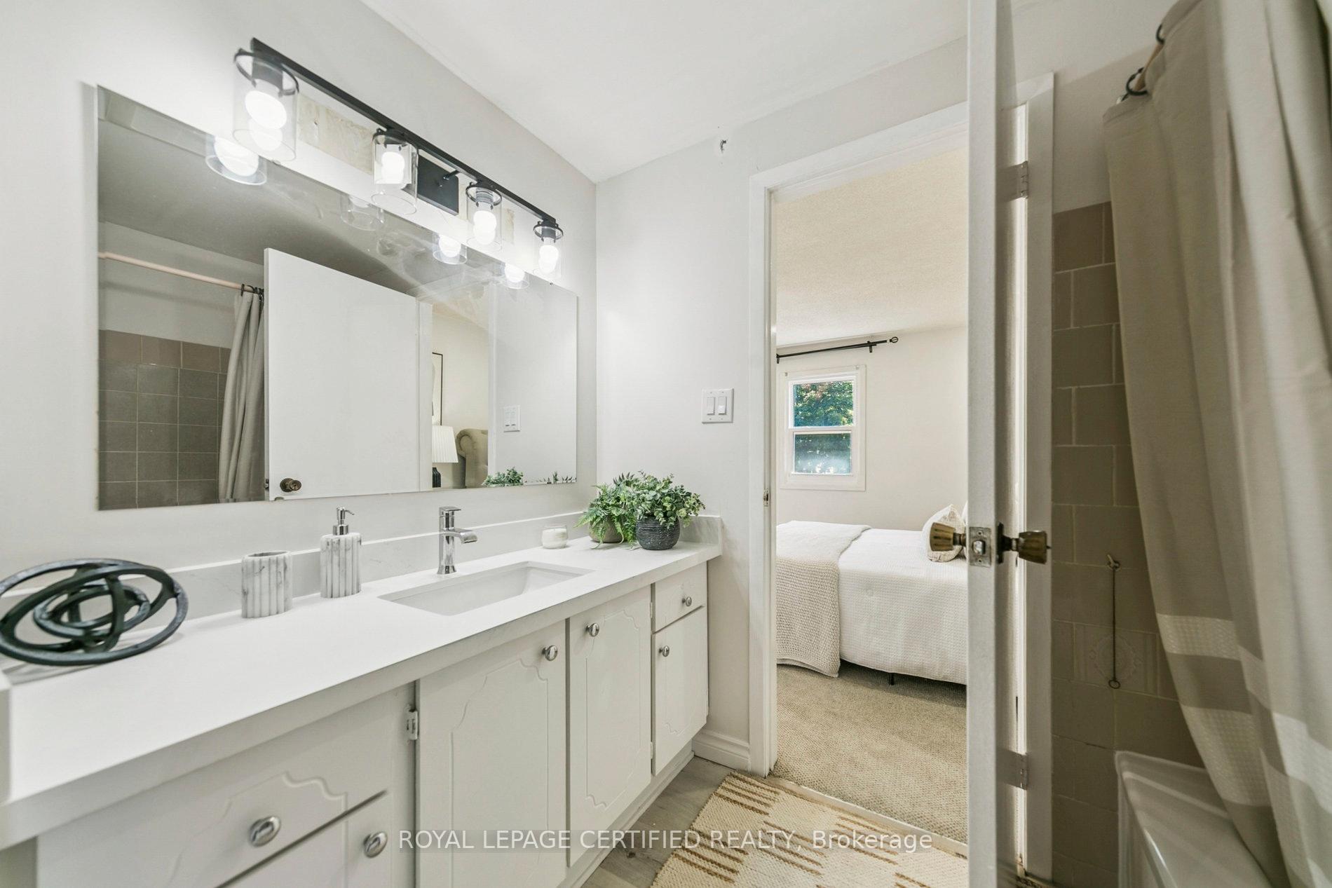 Photo 25 of Unit 3, 3455 Caplan Crescent, Burlington, Roseland — HOMEH
