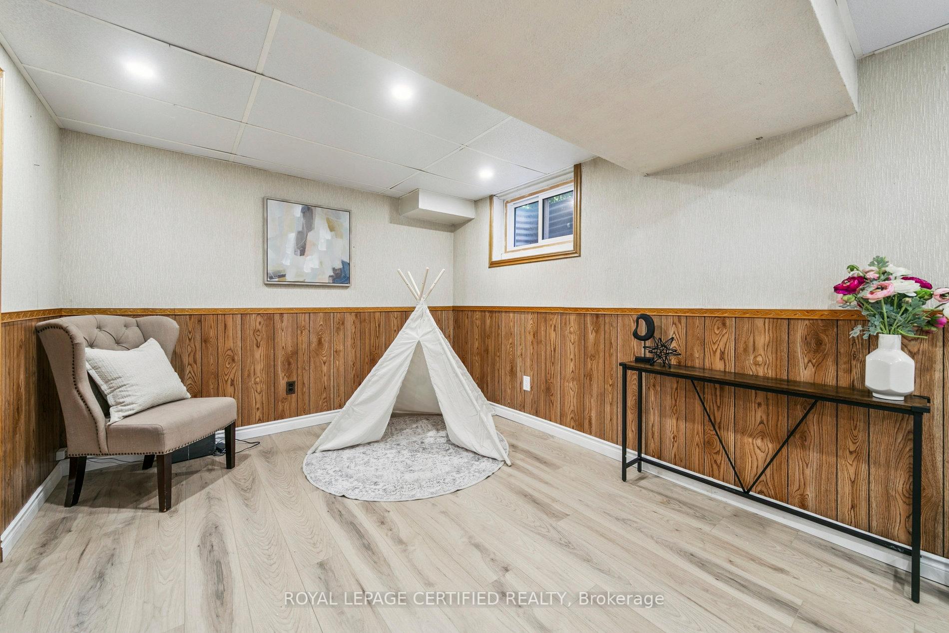 Photo 36 of Unit 3, 3455 Caplan Crescent, Burlington, Roseland — HOMEH