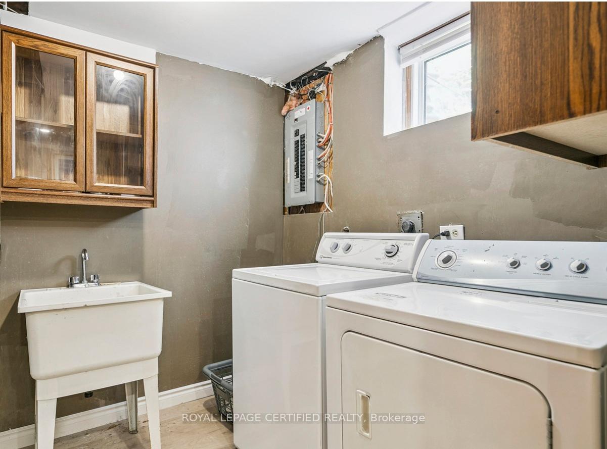 Photo 39 of Unit 3, 3455 Caplan Crescent, Burlington, Roseland — HOMEH