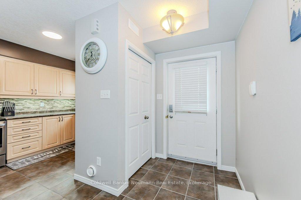 Photo 4 of Unit 16D, 50 Howe Drive, Kitchener, Laurentian Hills — HOMEH