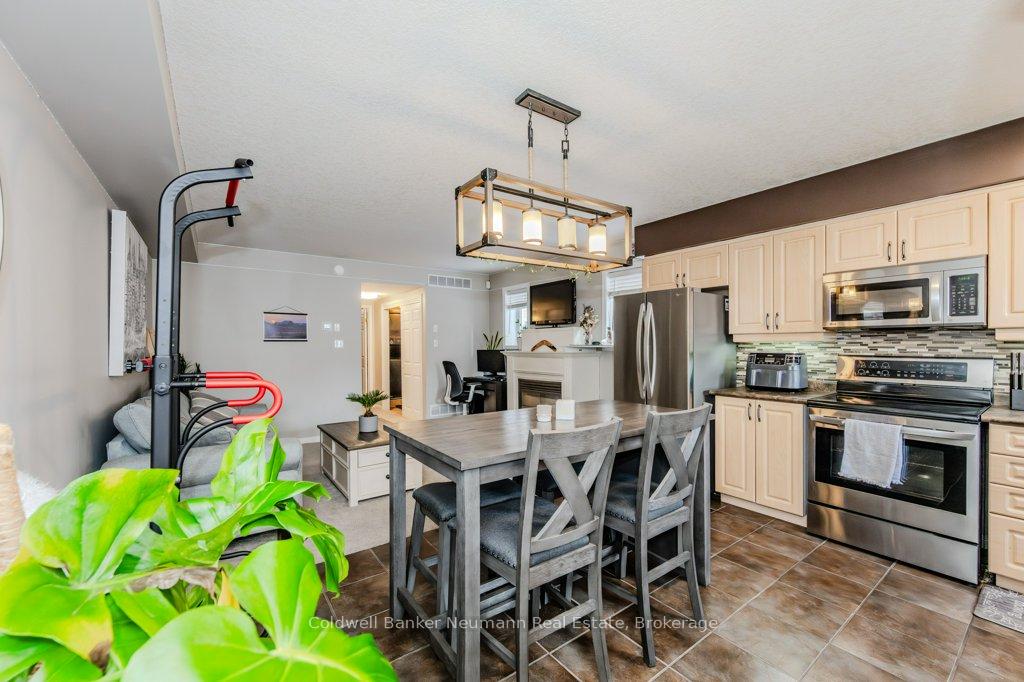 Photo 5 of Unit 16D, 50 Howe Drive, Kitchener, Laurentian Hills — HOMEH