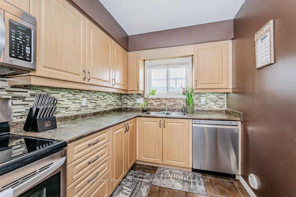 Photo 9 of Unit 16D, 50 Howe Drive, Kitchener, Laurentian Hills — HOMEH