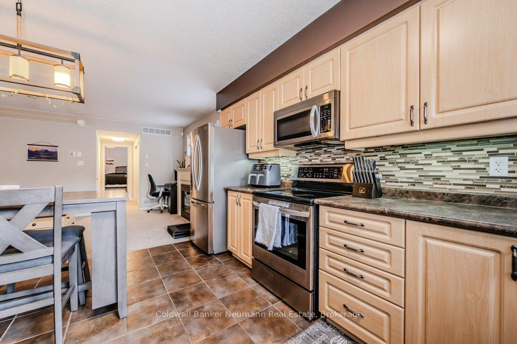 Photo 10 of Unit 16D, 50 Howe Drive, Kitchener, Laurentian Hills — HOMEH