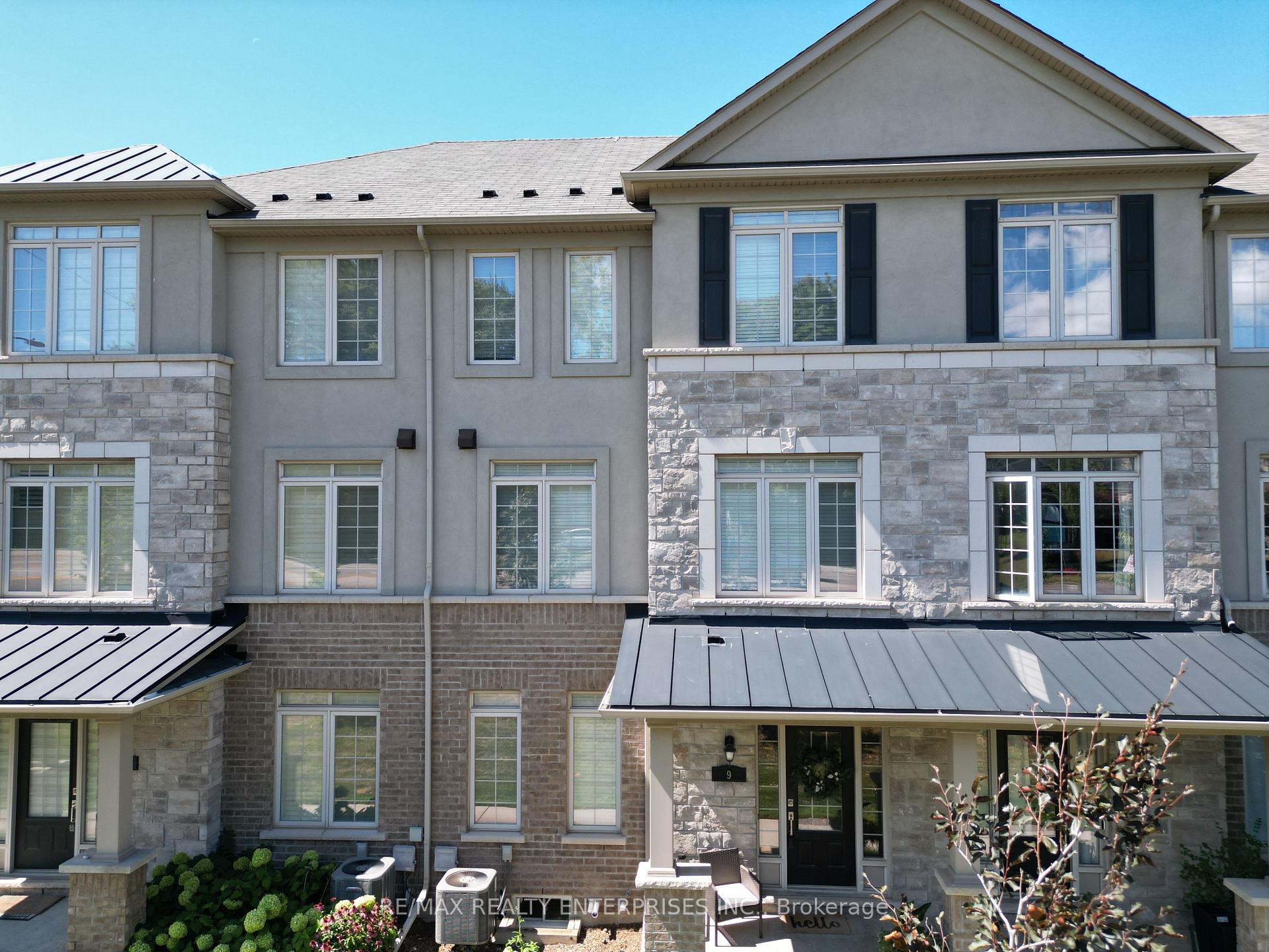 Front of Unit 9, 215 Dundas Street E