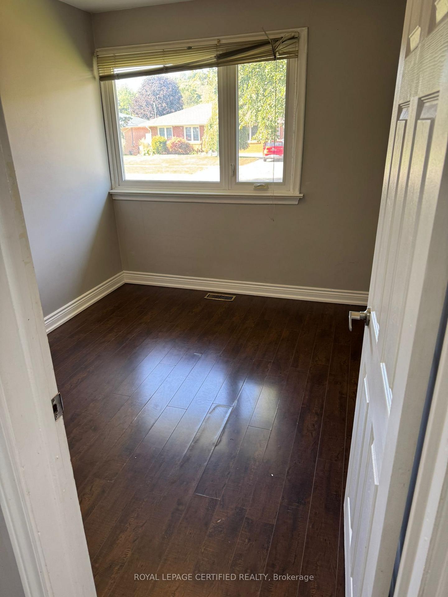 Photo 3 of Unit Upper, 27 Meadowland Drive, Brampton, Brampton East — HOMEH