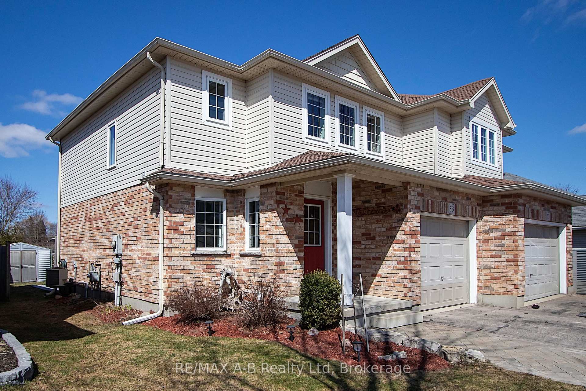 Photo 2 of 35 Pond View Drive, Wellesley — HOMEH