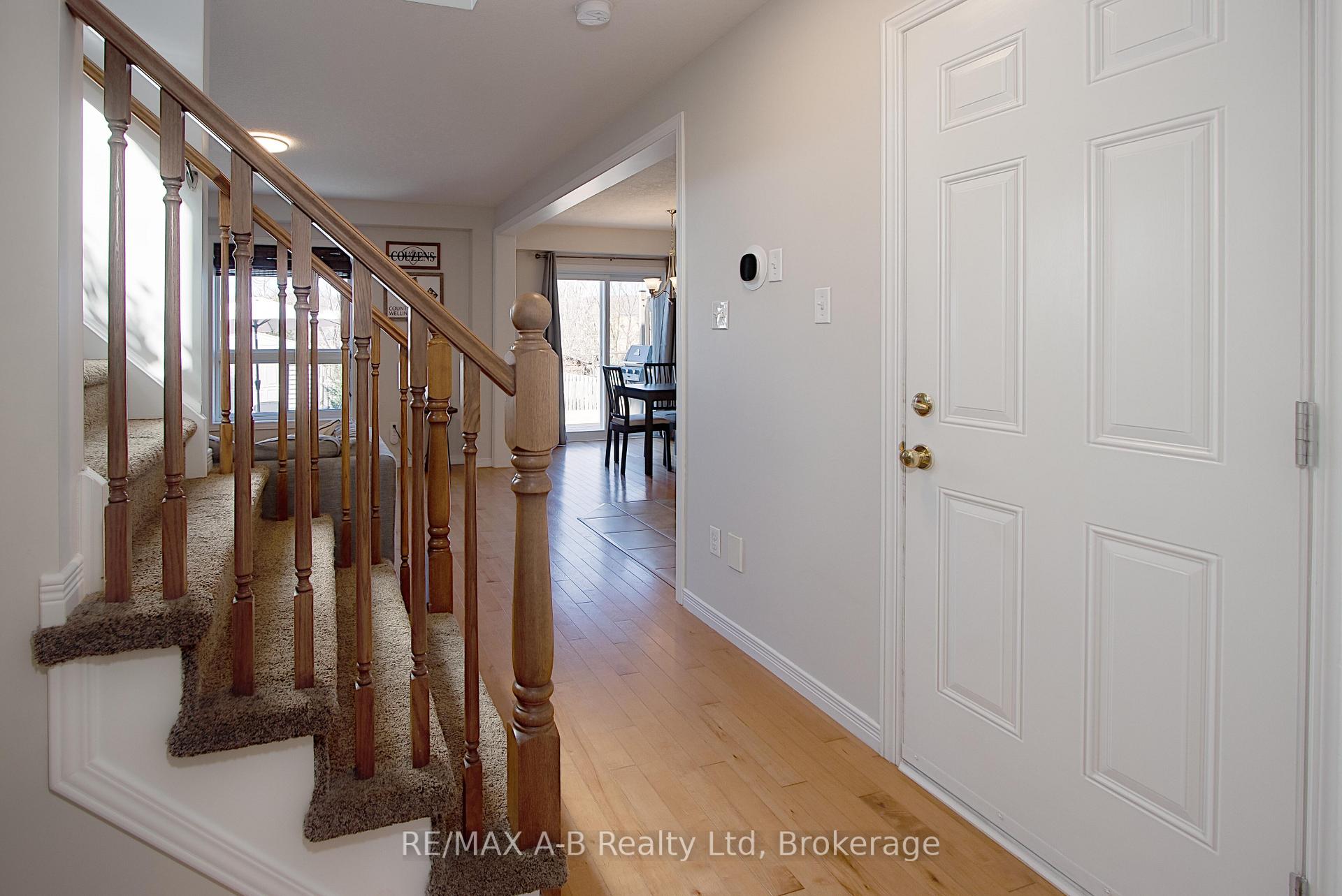 Photo 3 of 35 Pond View Drive, Wellesley — HOMEH