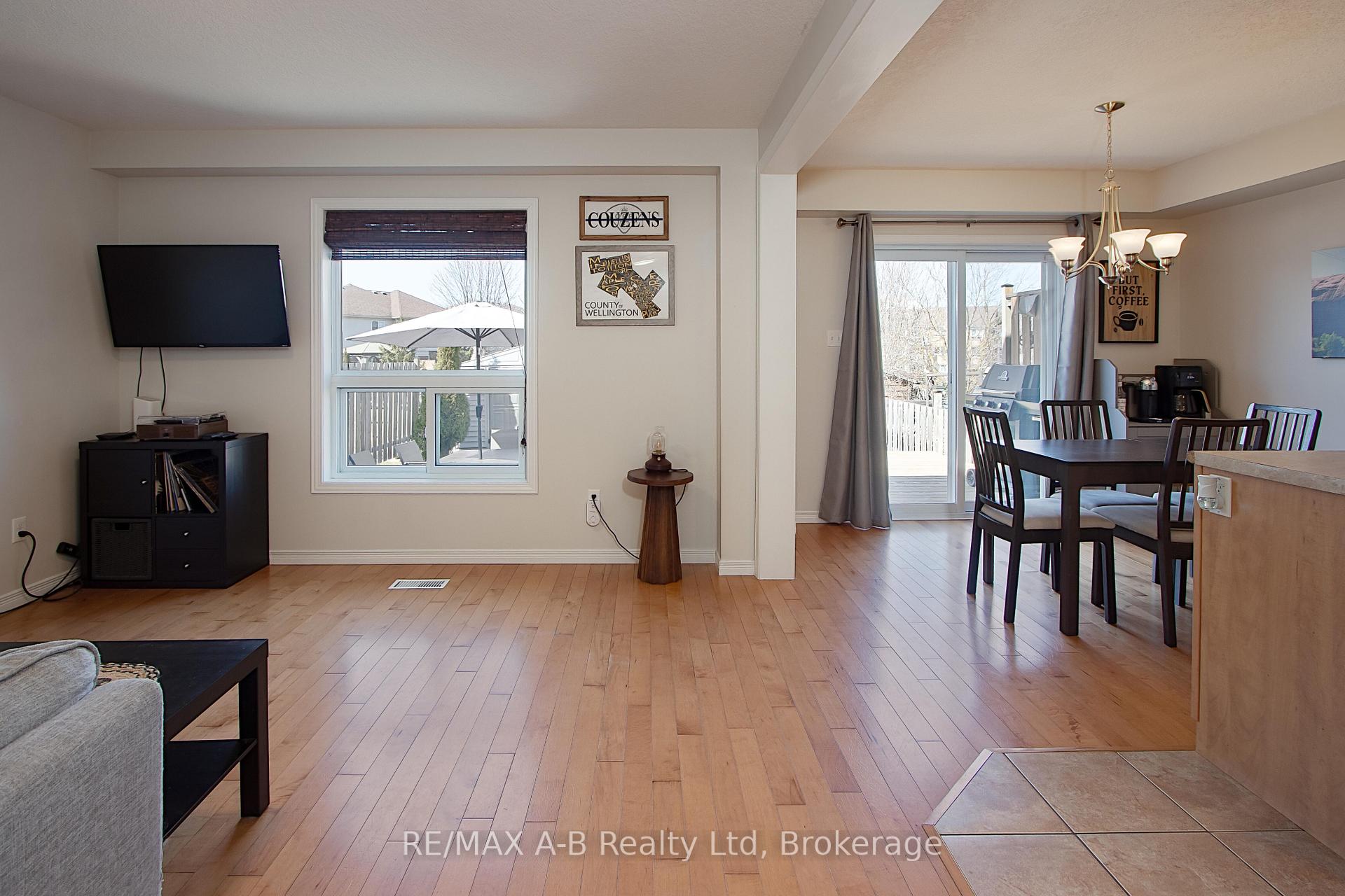 Photo 6 of 35 Pond View Drive, Wellesley — HOMEH