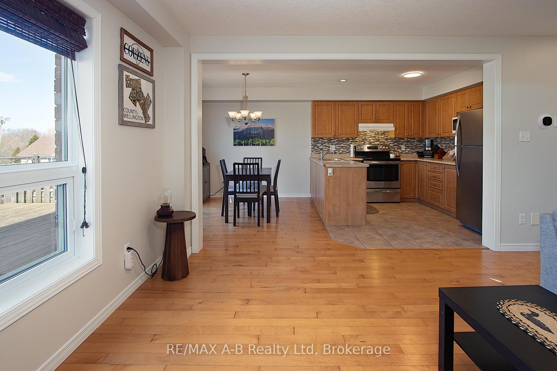 Photo 8 of 35 Pond View Drive, Wellesley — HOMEH