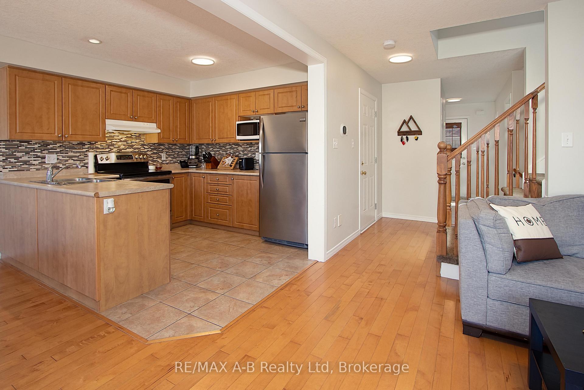 Photo 9 of 35 Pond View Drive, Wellesley — HOMEH