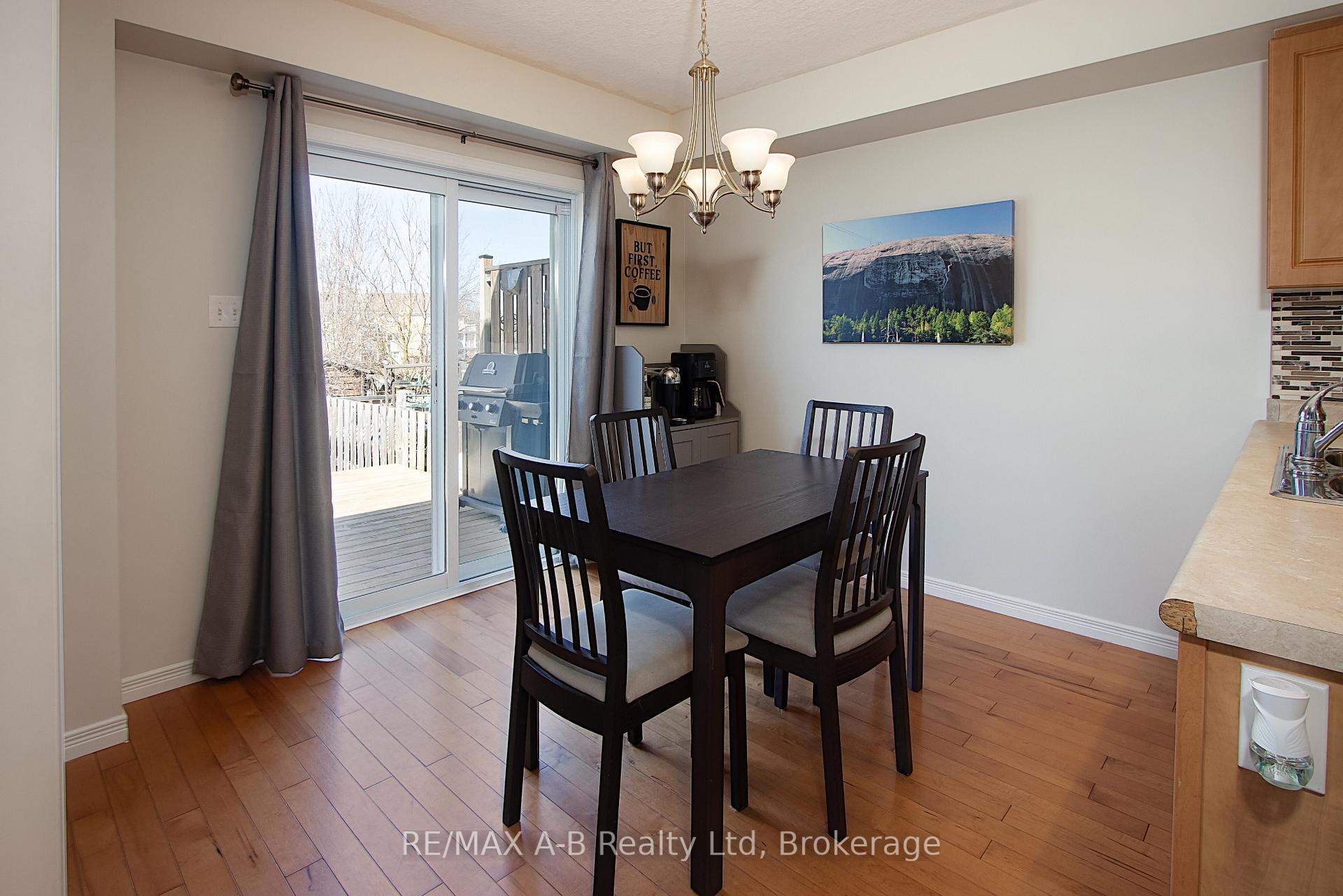 Photo 11 of 35 Pond View Drive, Wellesley — HOMEH