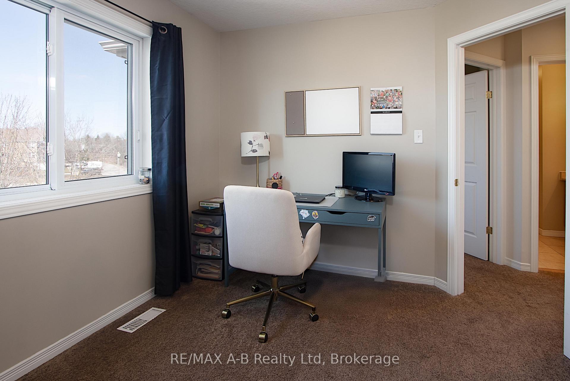 Photo 17 of 35 Pond View Drive, Wellesley — HOMEH
