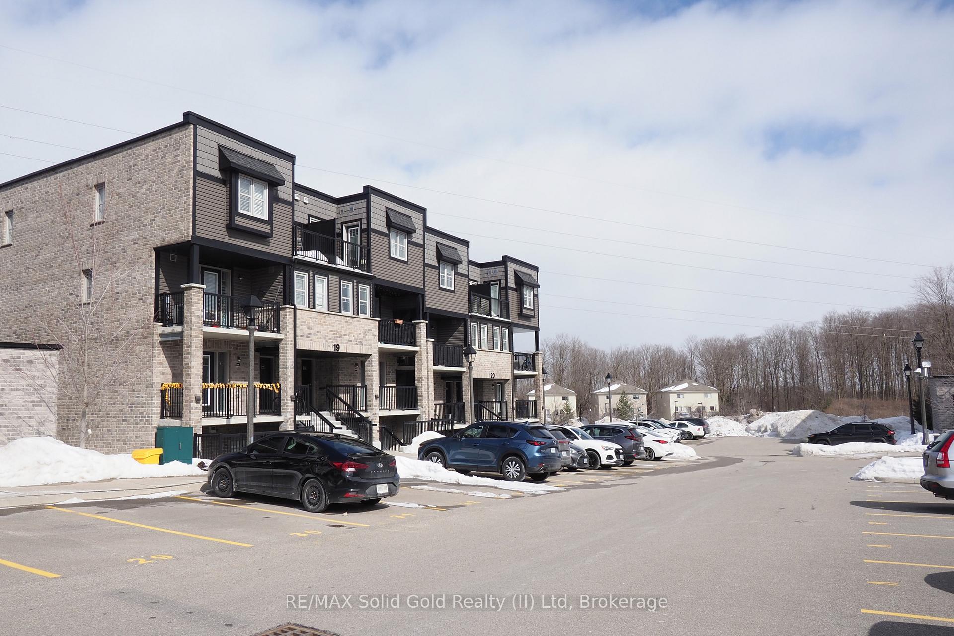 Front of Unit 19H, 1989 Ottawa Street S
