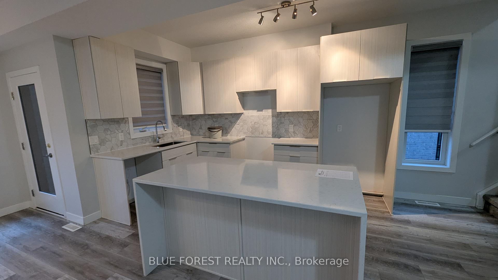 Photo 7 of Unit 86, 3380 Singleton Avenue, London, South W — HOMEH