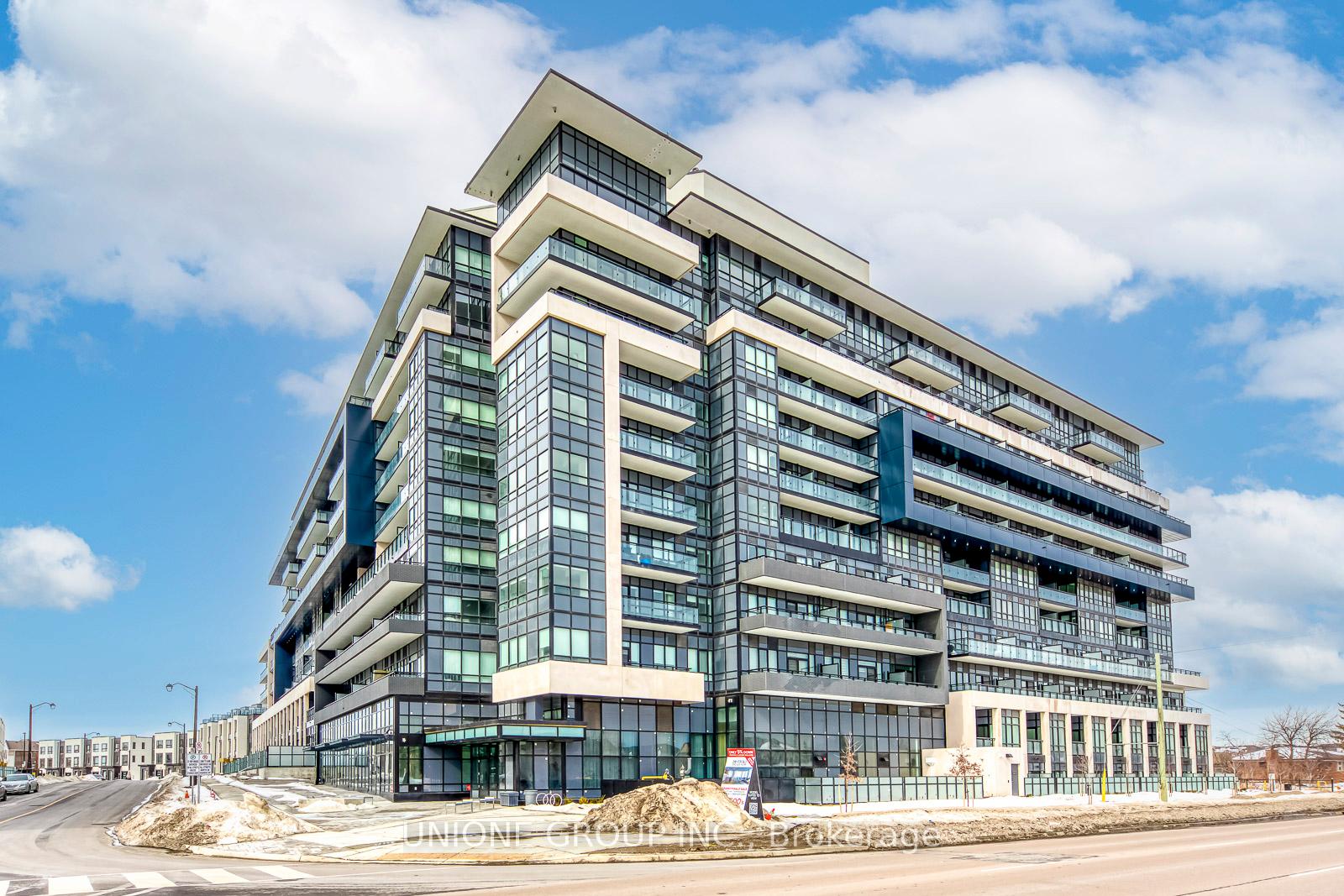 Front of Unit PH09, 395 Dundas Street W
