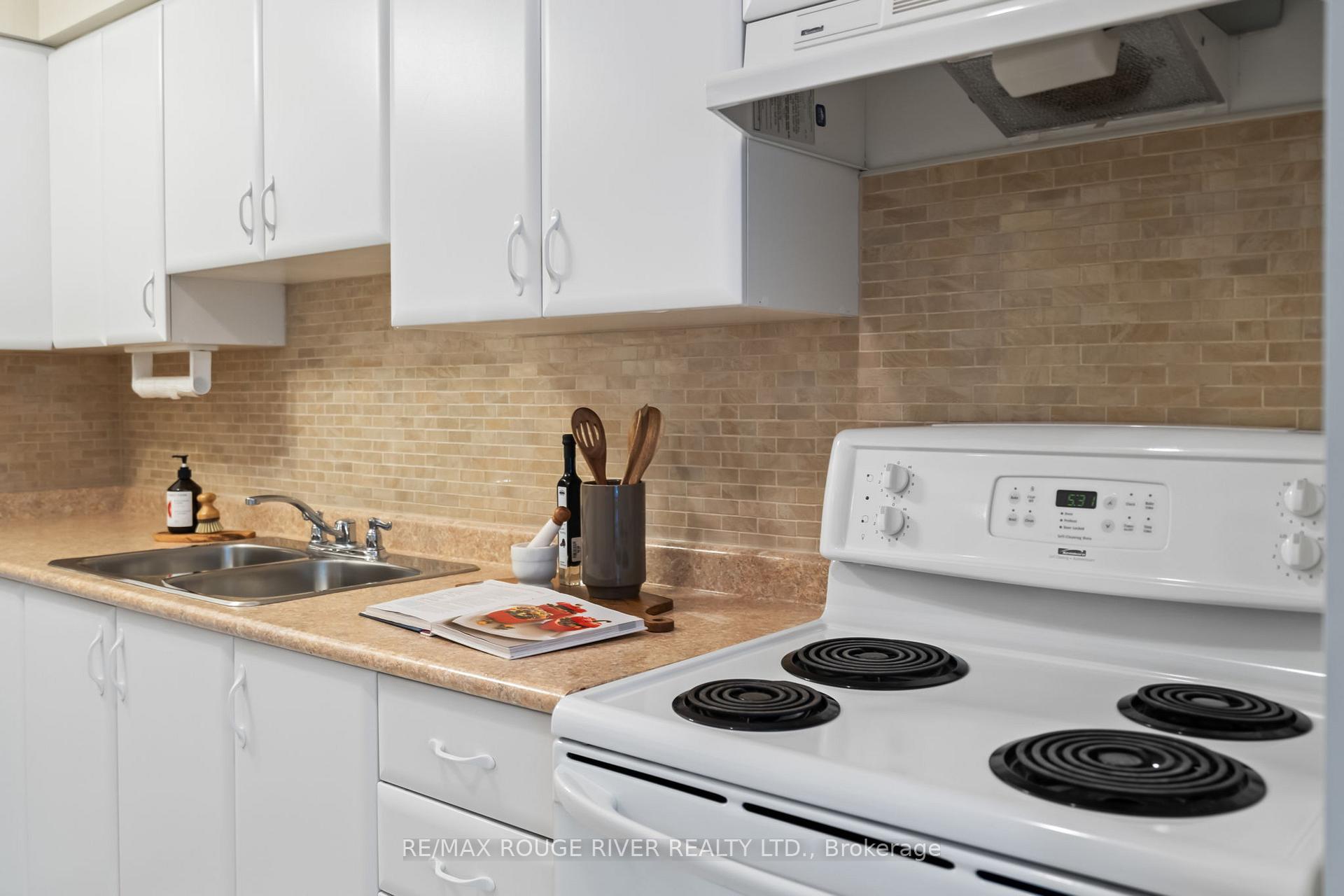 Photo 15 of Unit 307, 120 Elgin Street W, Oshawa, O'Neill — HOMEH