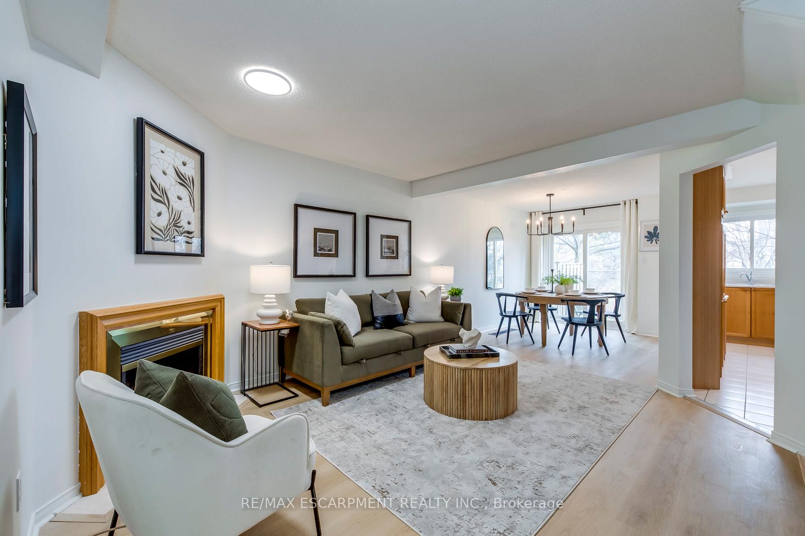 Photo 4 of Unit 21, 2920 Headon Forest Drive, Burlington, Headon — HOMEH