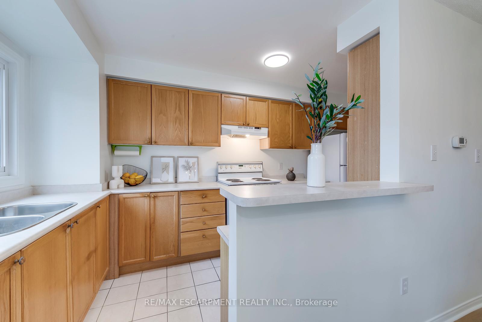Photo 14 of Unit 21, 2920 Headon Forest Drive, Burlington, Headon — HOMEH