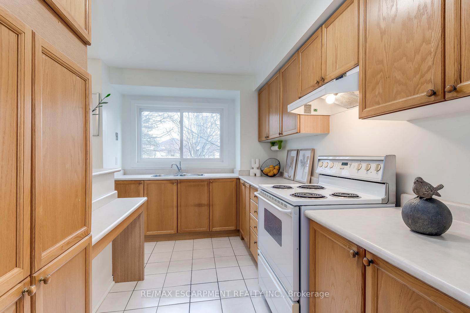 Photo 15 of Unit 21, 2920 Headon Forest Drive, Burlington, Headon — HOMEH