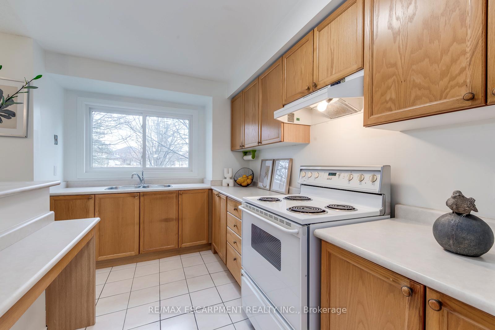 Photo 17 of Unit 21, 2920 Headon Forest Drive, Burlington, Headon — HOMEH