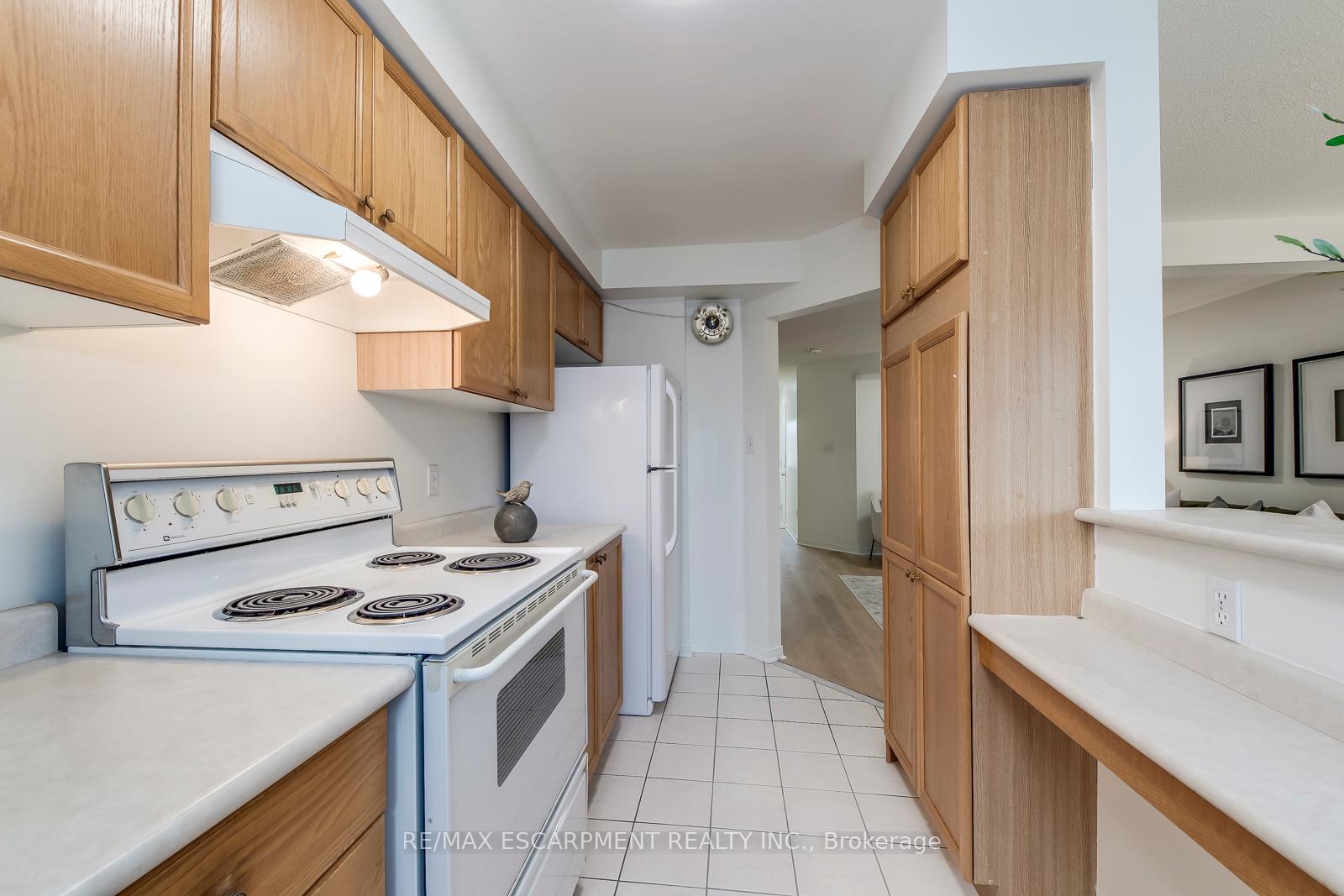 Photo 18 of Unit 21, 2920 Headon Forest Drive, Burlington, Headon — HOMEH