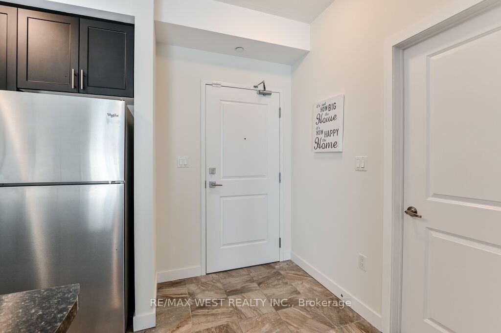 Photo 4 of Unit 115, 35 Southshore Crescent, Hamilton, Lakeshore — HOMEH