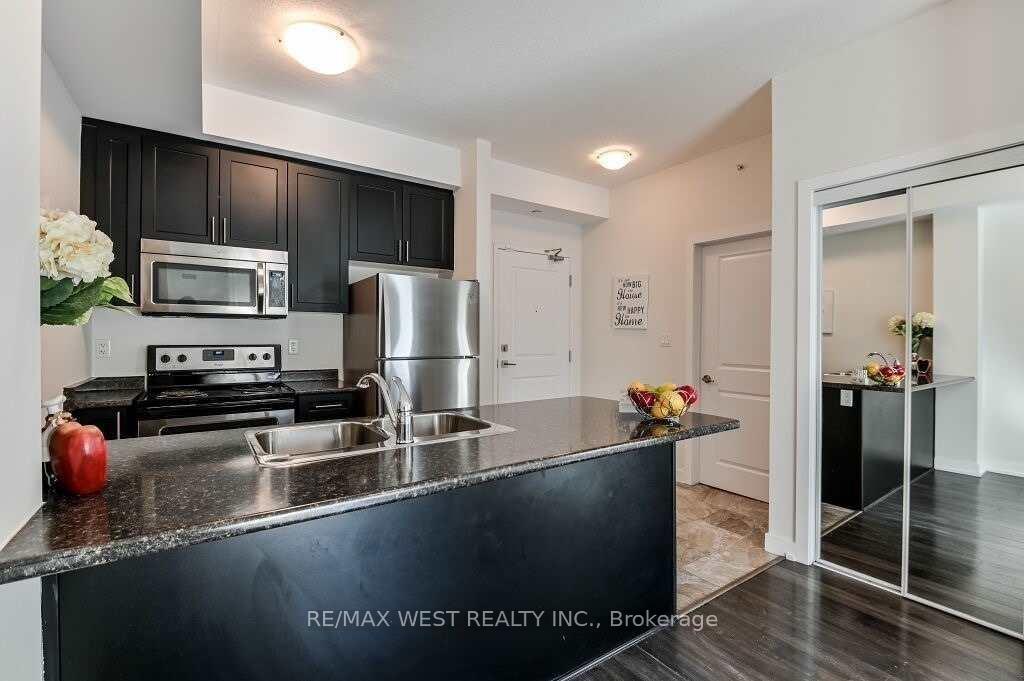 Photo 6 of Unit 115, 35 Southshore Crescent, Hamilton, Lakeshore — HOMEH