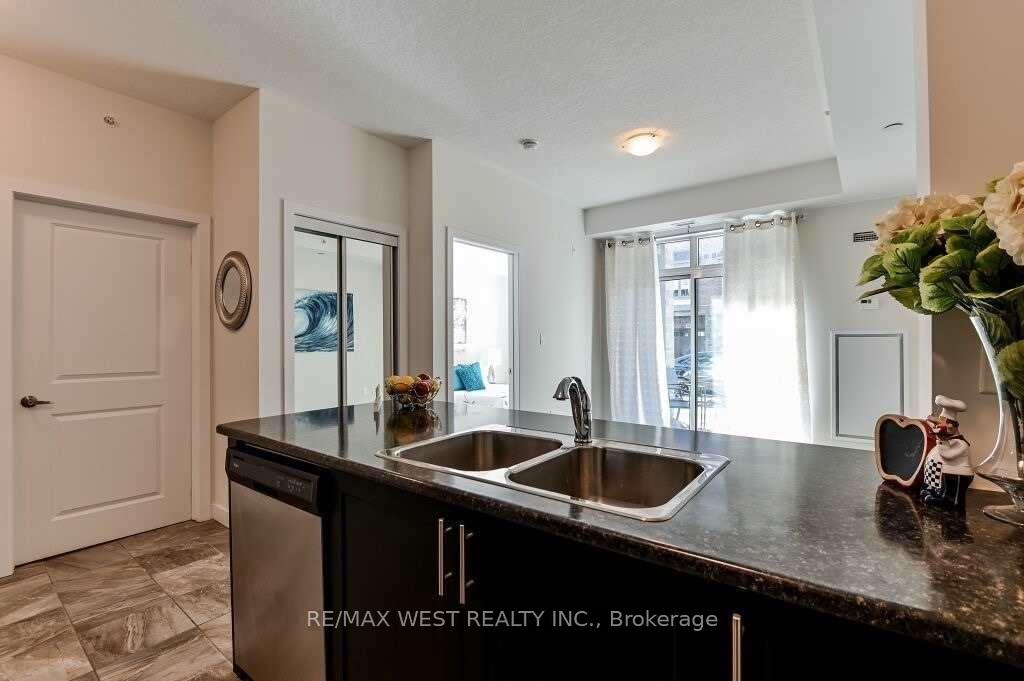 Photo 7 of Unit 115, 35 Southshore Crescent, Hamilton, Lakeshore — HOMEH