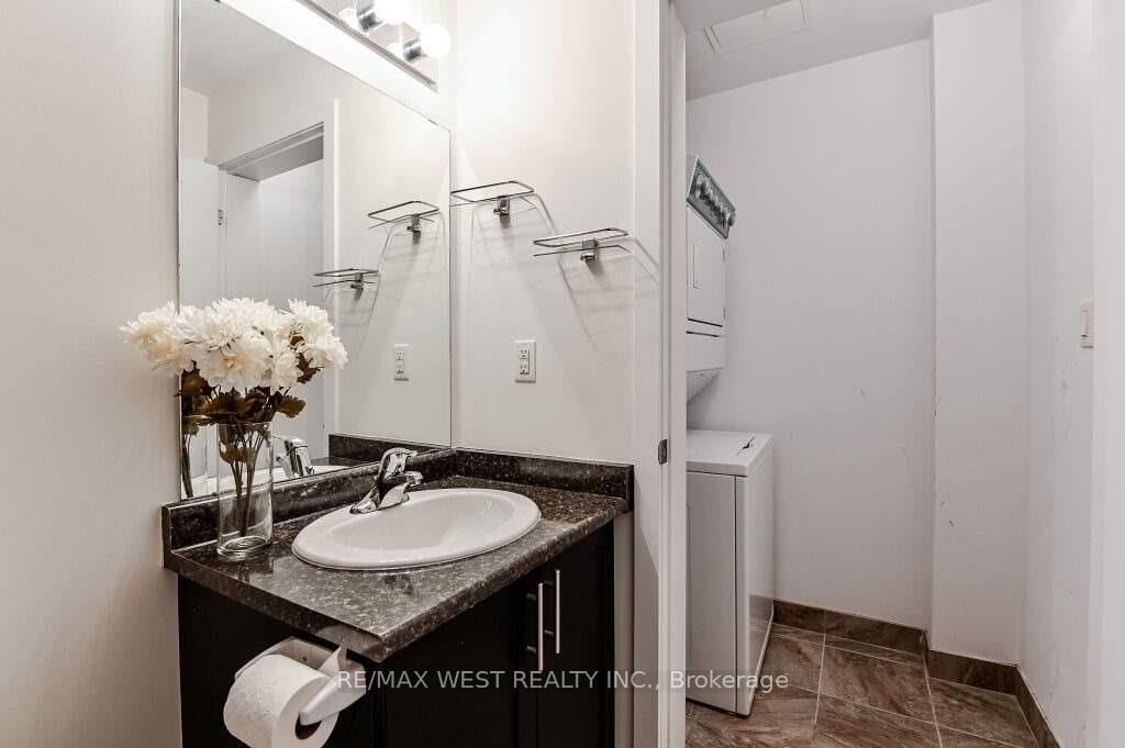 Photo 10 of Unit 115, 35 Southshore Crescent, Hamilton, Lakeshore — HOMEH