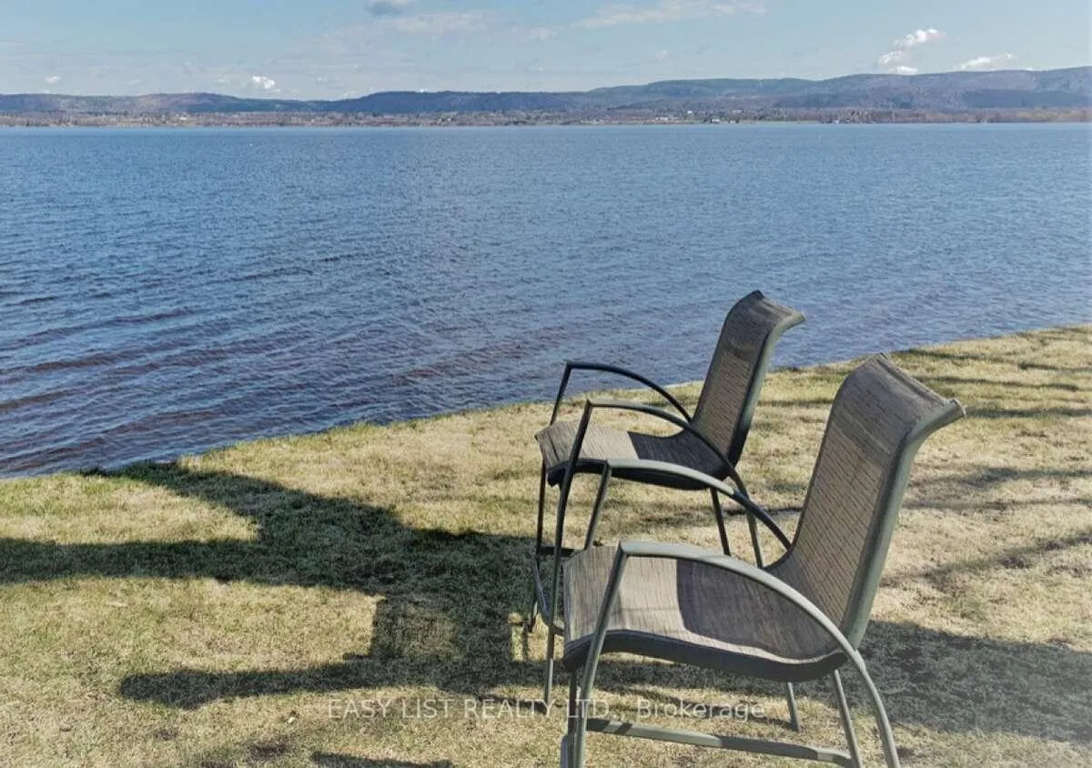 Photo 3 of 714 Bayview Drive, Ottawa, Constance Bay — HOMEH