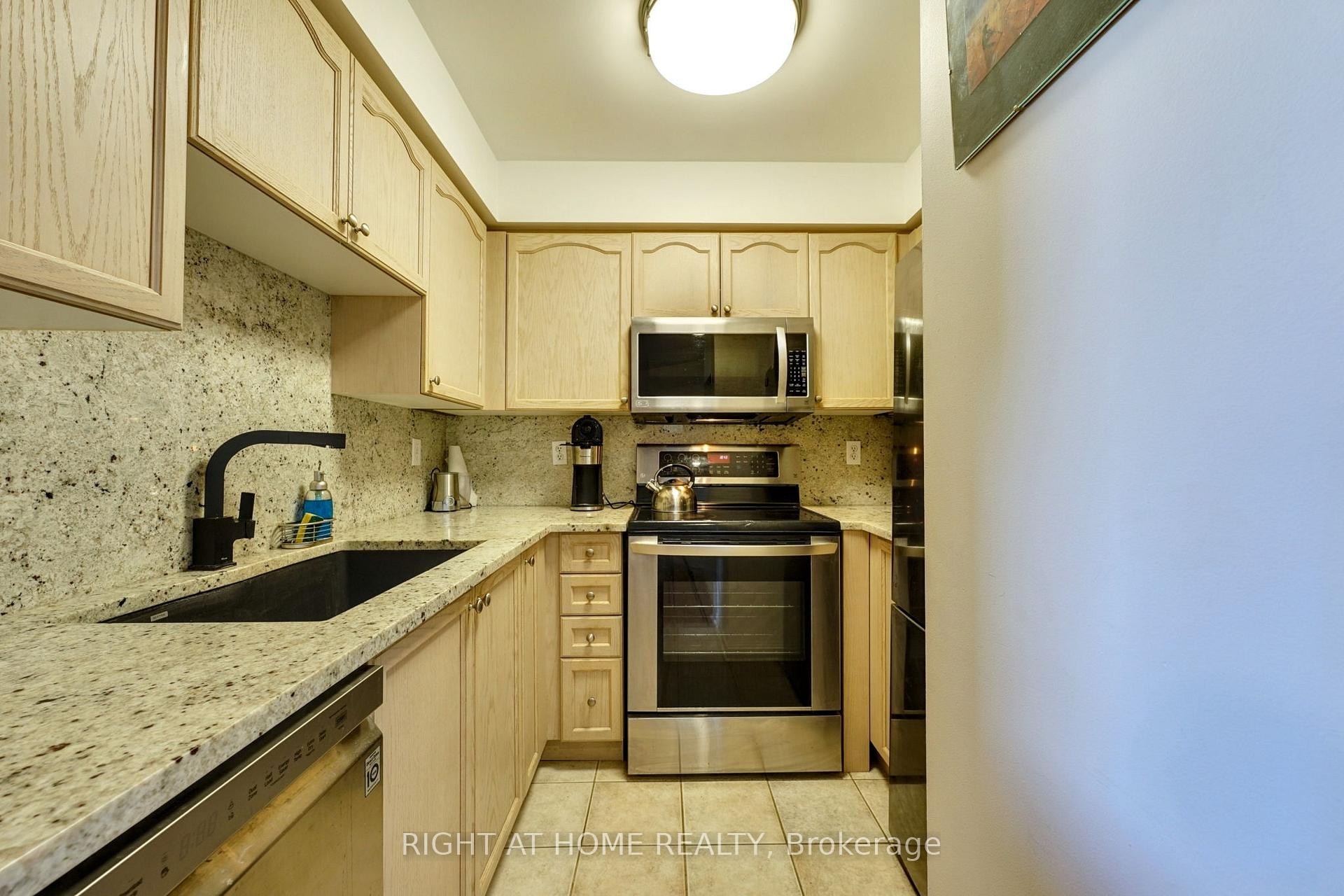 Photo 14 of Unit 510, 1733 Queen Street E, Toronto, The Beaches — HOMEH
