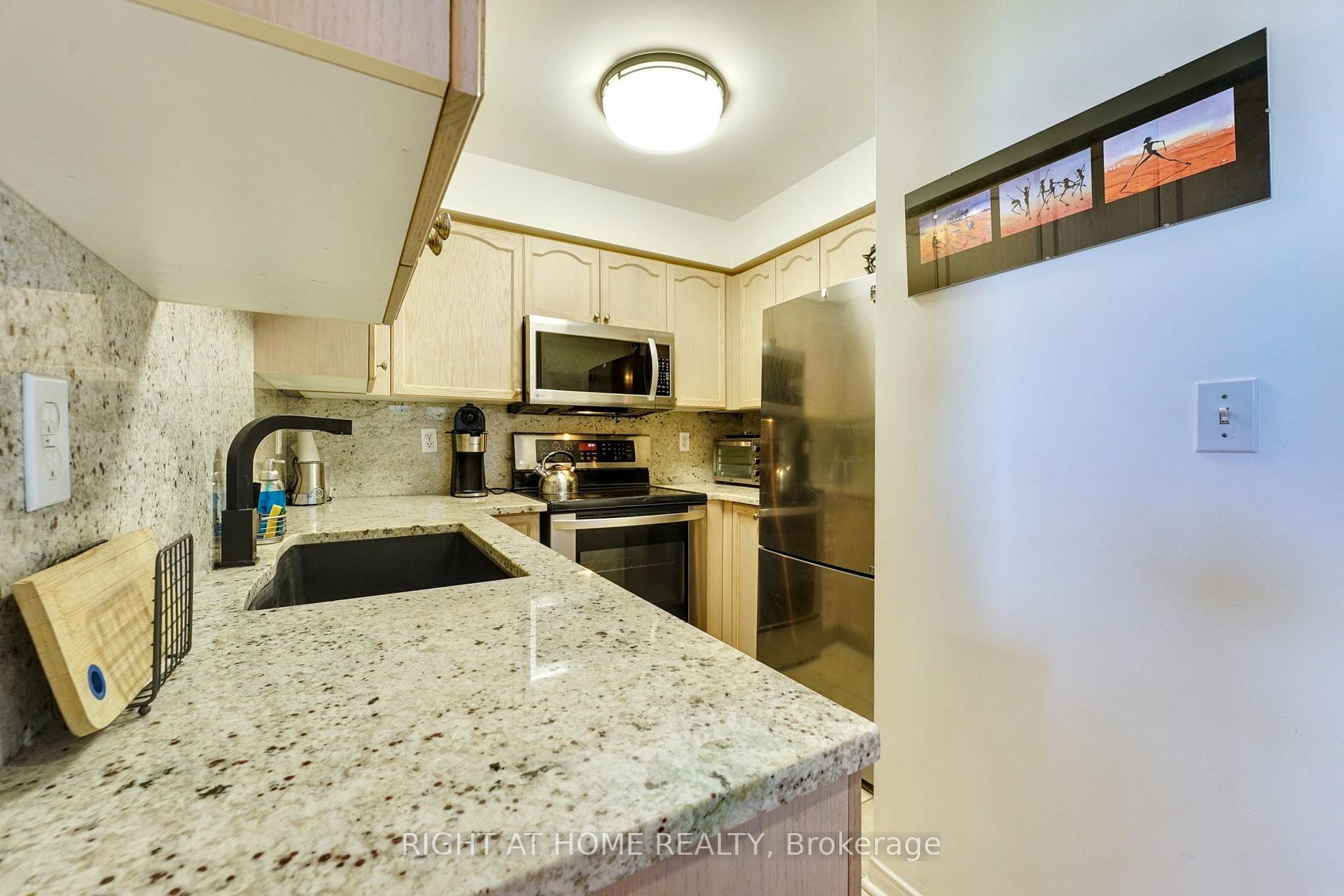 Photo 15 of Unit 510, 1733 Queen Street E, Toronto, The Beaches — HOMEH