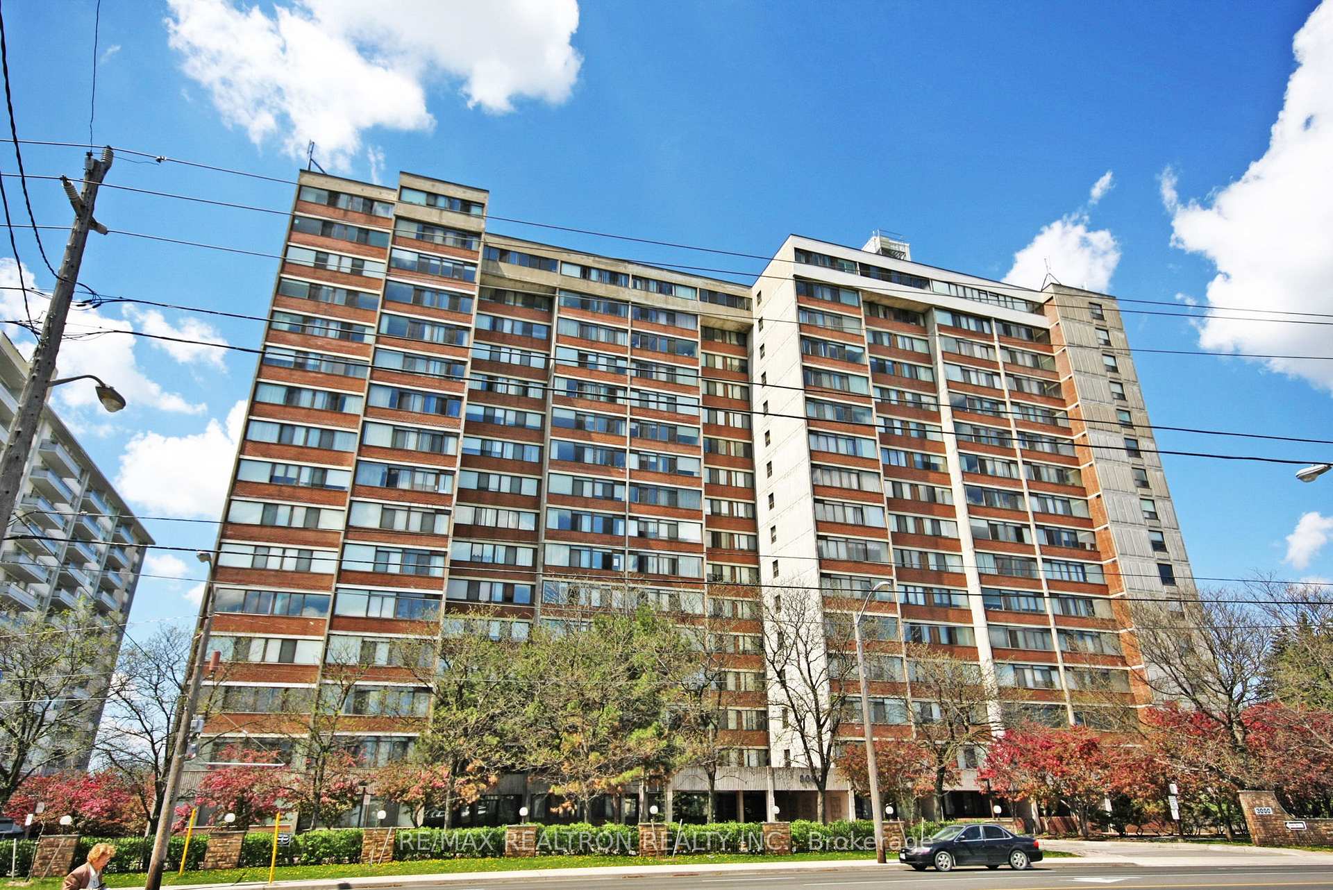 Photo 1 of Unit 410, 3000 Bathurst Street, Toronto, Englemount-Lawrence — HOMEH