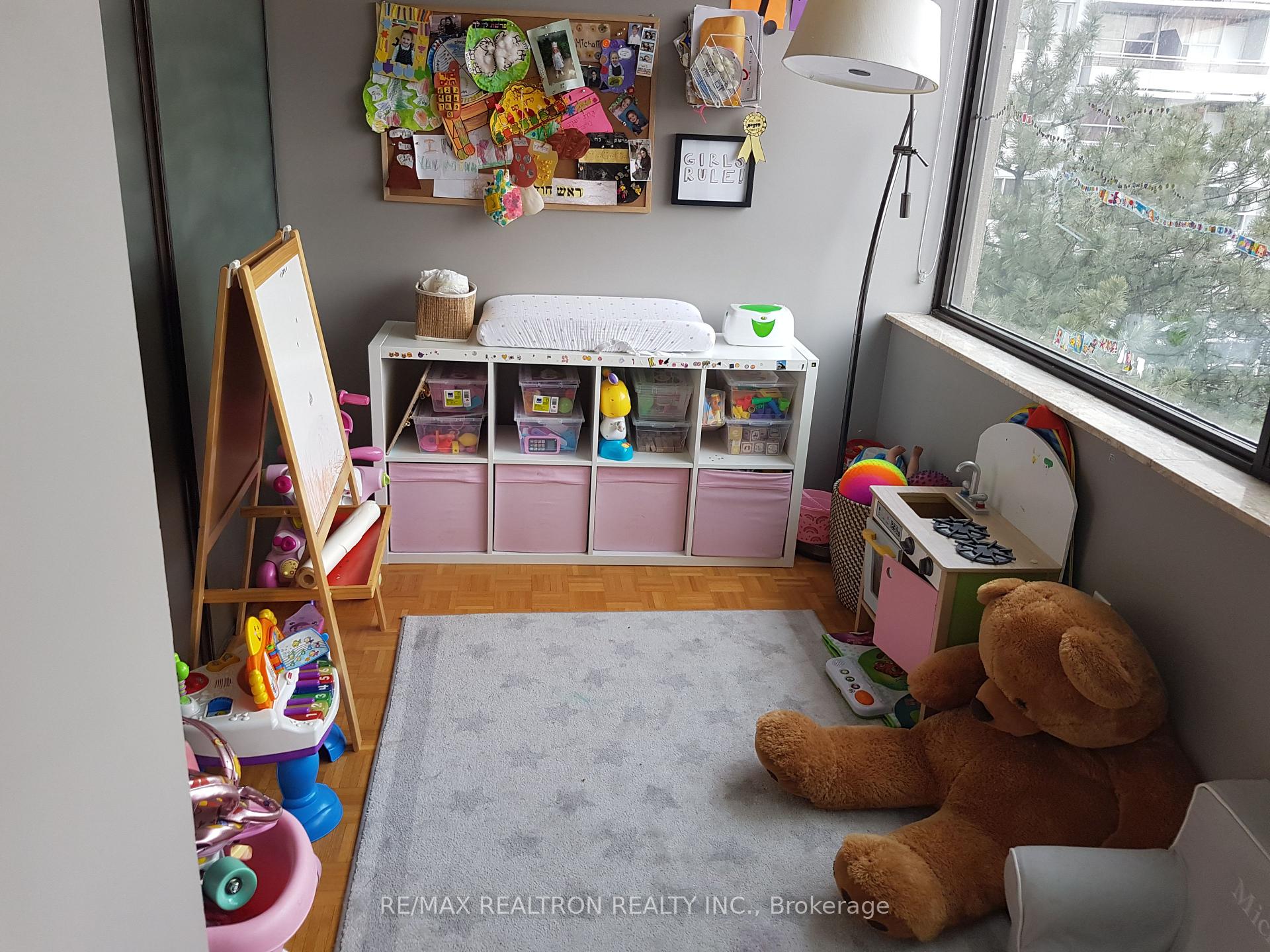 Photo 4 of Unit 410, 3000 Bathurst Street, Toronto, Englemount-Lawrence — HOMEH