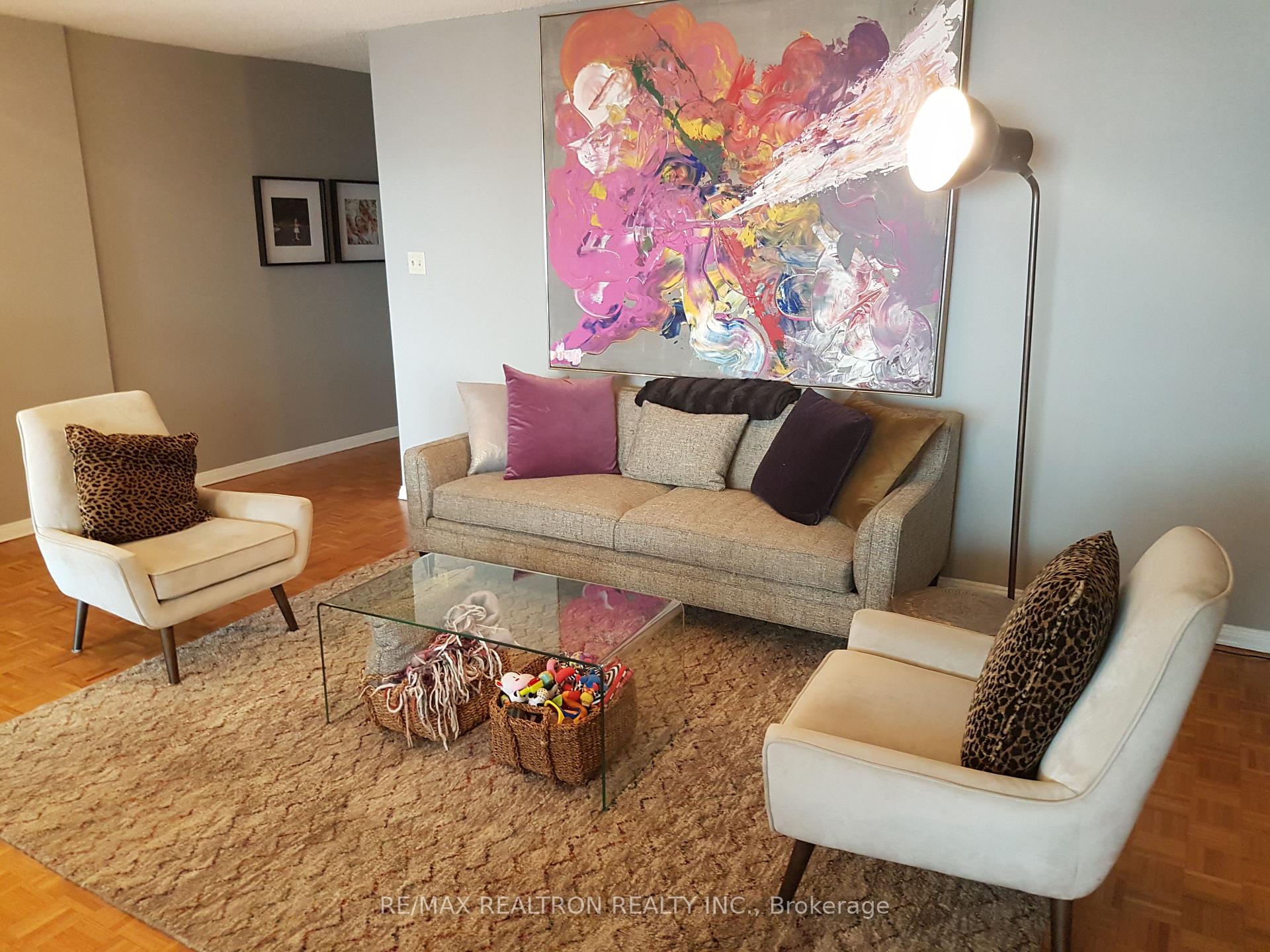 Photo 6 of Unit 410, 3000 Bathurst Street, Toronto, Englemount-Lawrence — HOMEH