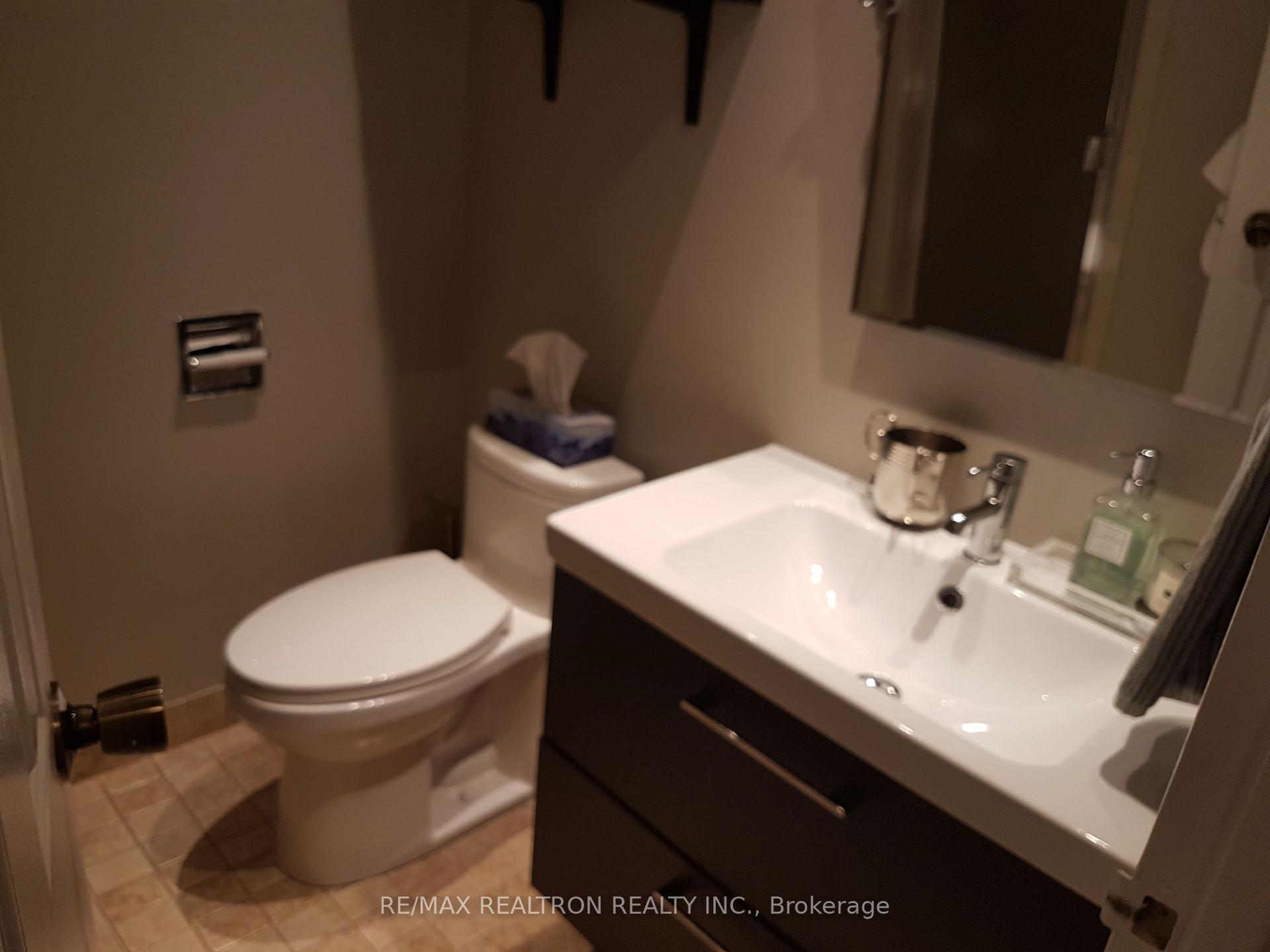 Photo 7 of Unit 410, 3000 Bathurst Street, Toronto, Englemount-Lawrence — HOMEH