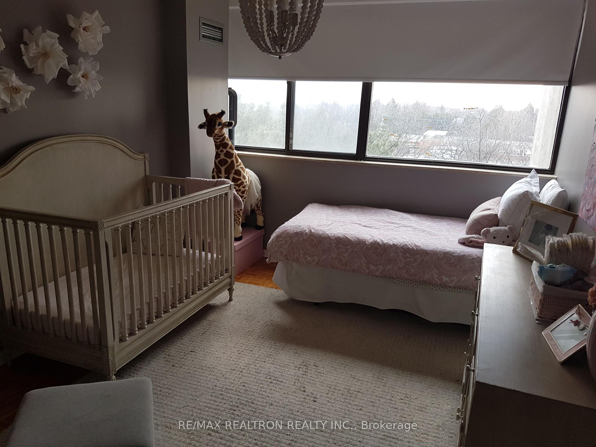 Photo 8 of Unit 410, 3000 Bathurst Street, Toronto, Englemount-Lawrence — HOMEH