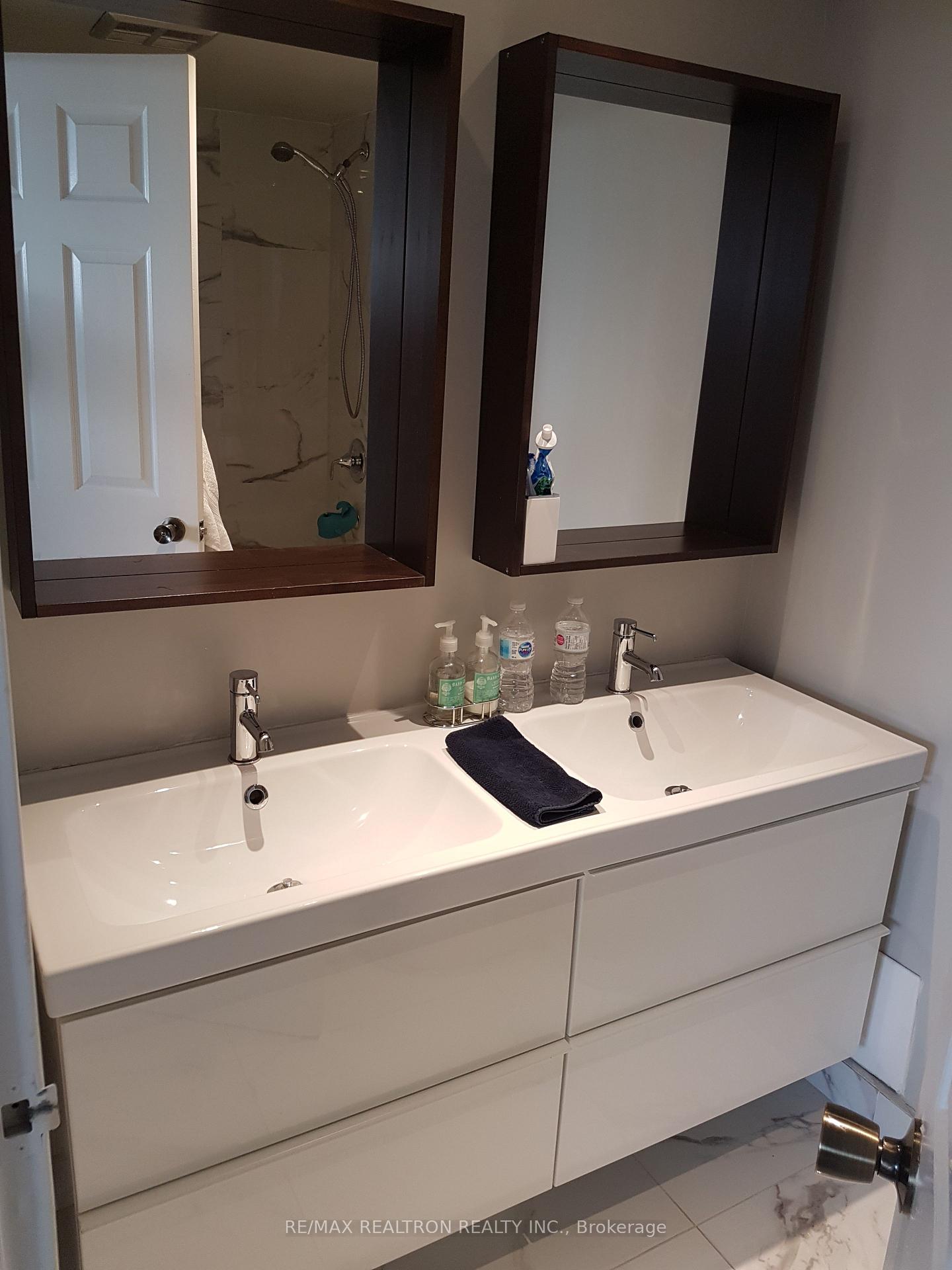 Photo 9 of Unit 410, 3000 Bathurst Street, Toronto, Englemount-Lawrence — HOMEH