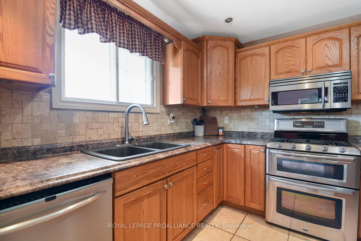 Photo 10 of 18 Elizabeth Street, Edwardsburgh/Cardinal, Edwardsburgh/Cardinal Twp — HOMEH